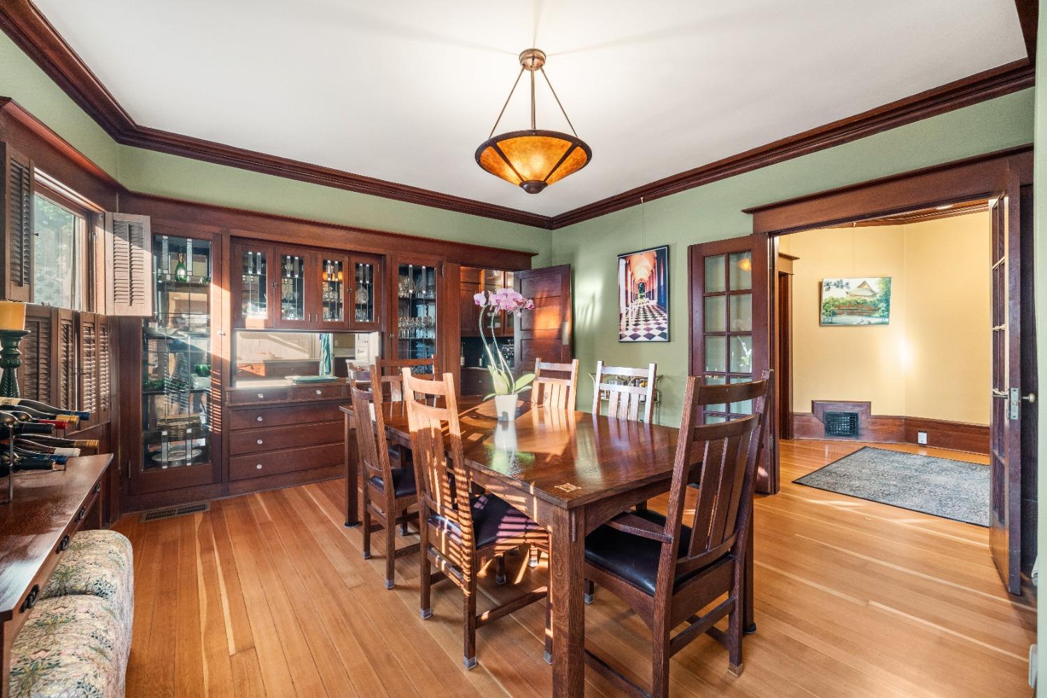 Detail Gallery Image 6 of 61 For 2727 H St, Sacramento,  CA 95816 - 5 Beds | 3 Baths