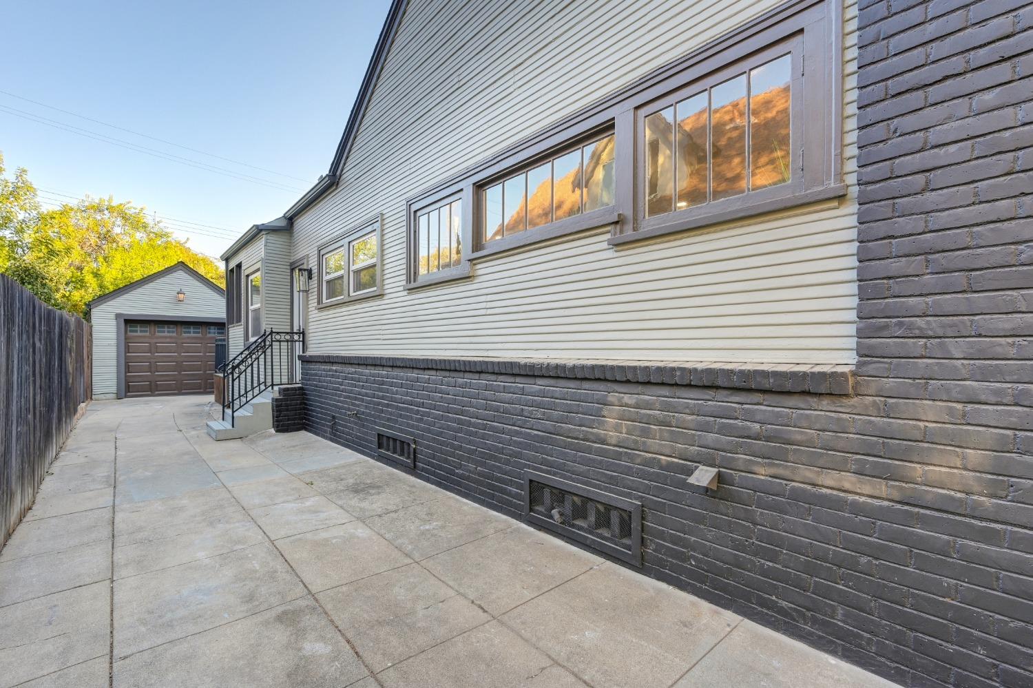 Detail Gallery Image 36 of 36 For 1045 35th St, Sacramento,  CA 95816 - 3 Beds | 2 Baths