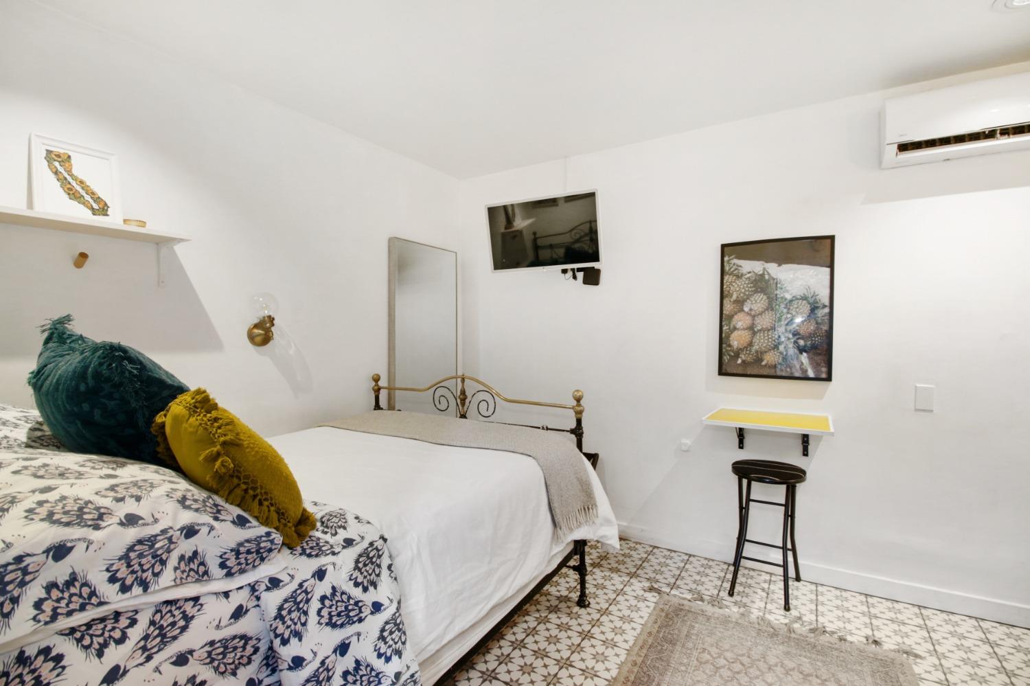 27Th Street, Sacramento, CA, 95816-3706