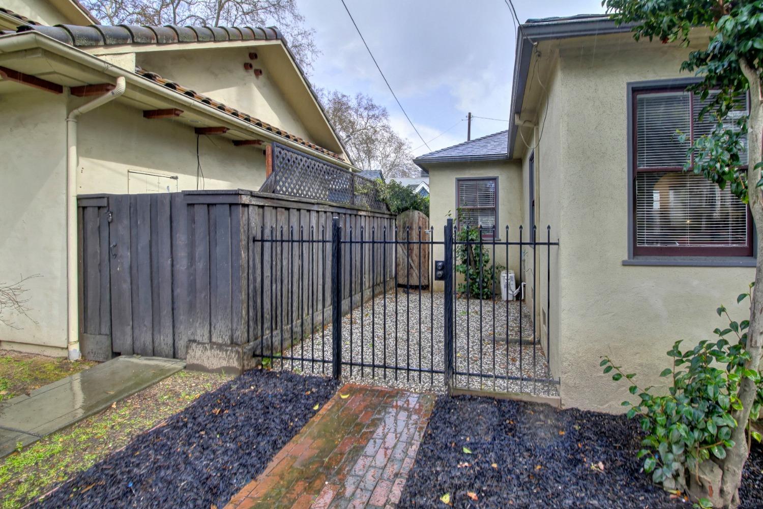 27Th Street, Sacramento, CA, 95816-3706