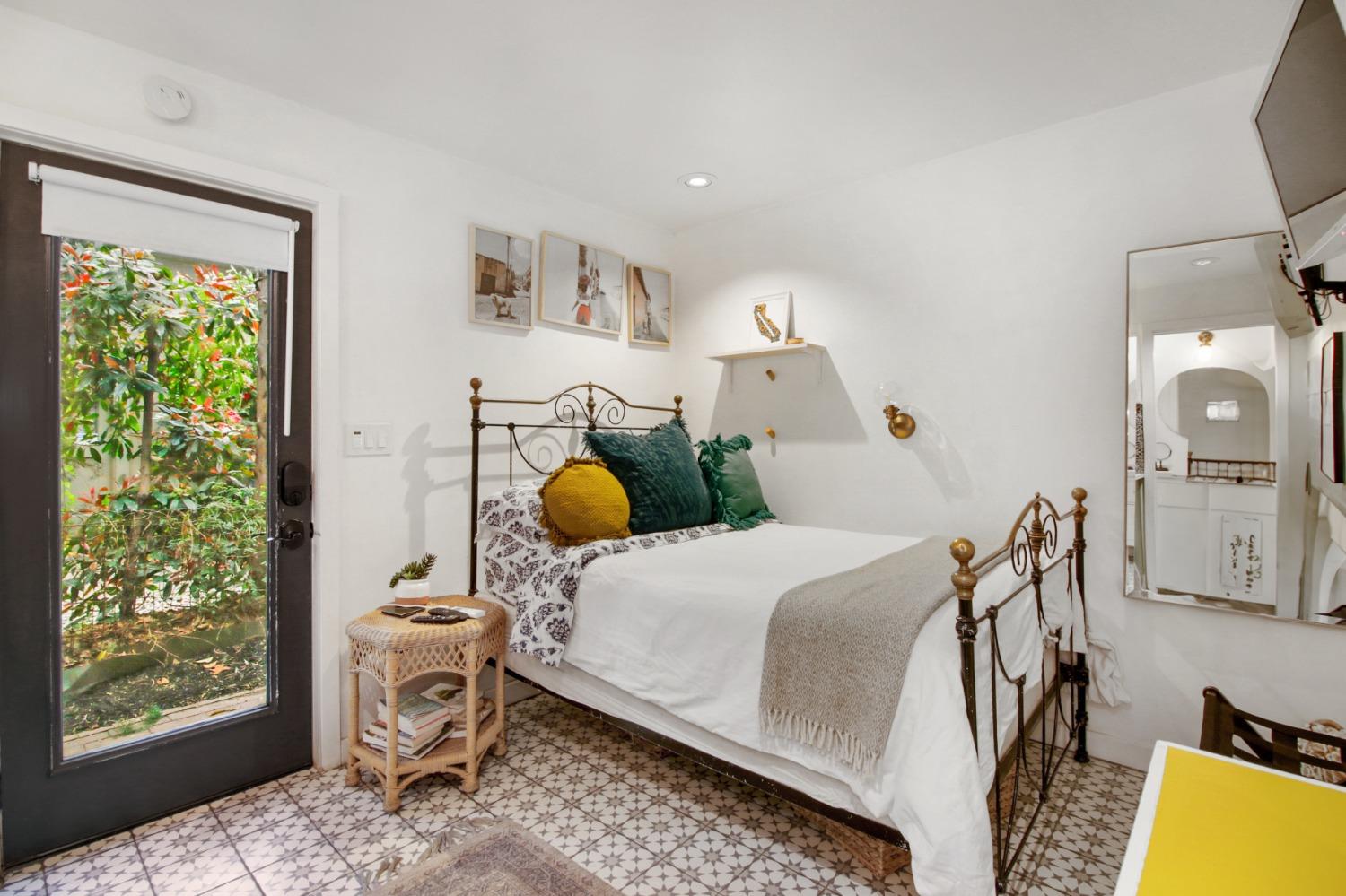 27Th Street, Sacramento, CA, 95816-3706