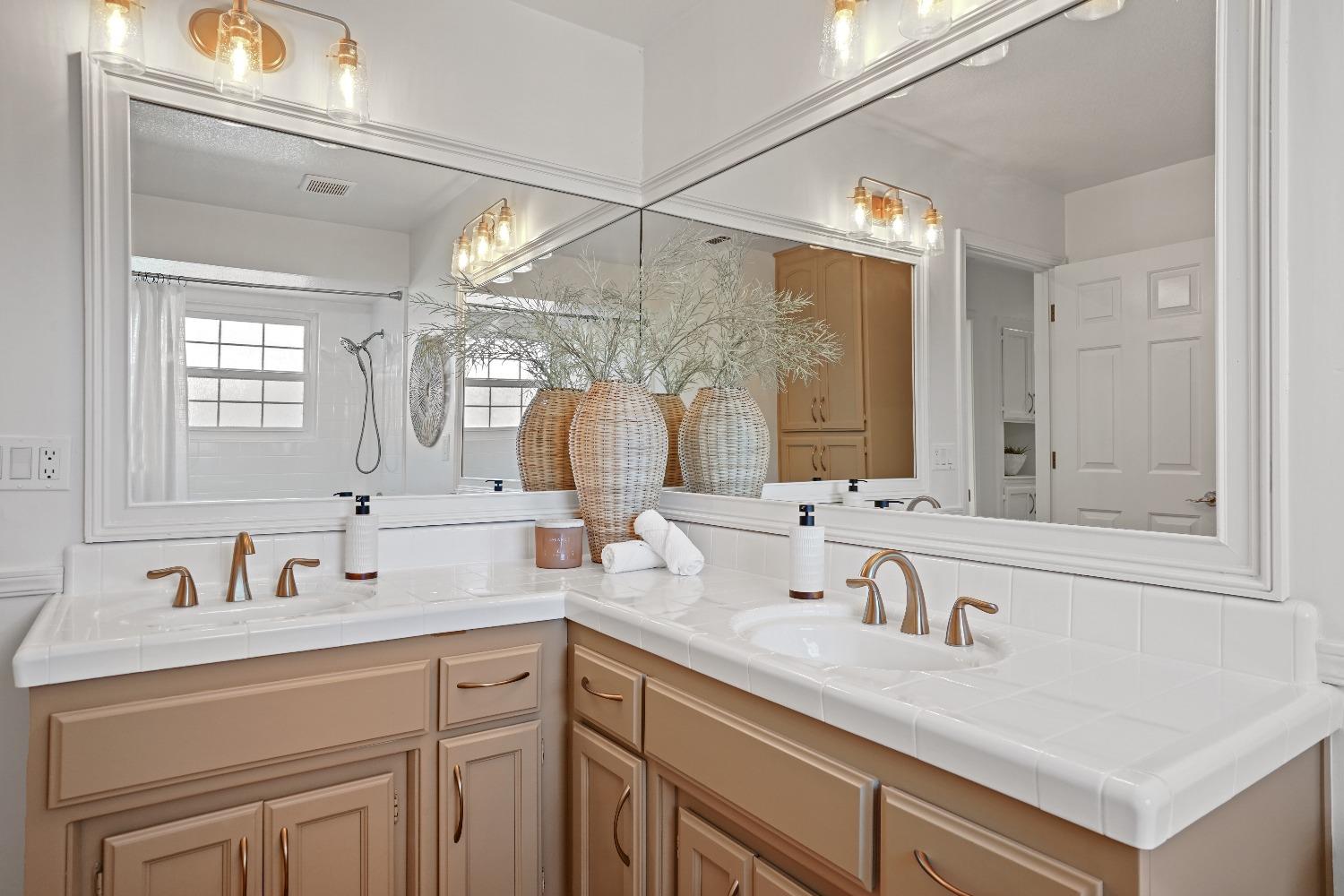 Detail Gallery Image 22 of 33 For 7749 El Douro Dr, Sacramento,  CA 95831 - 4 Beds | 3 Baths
