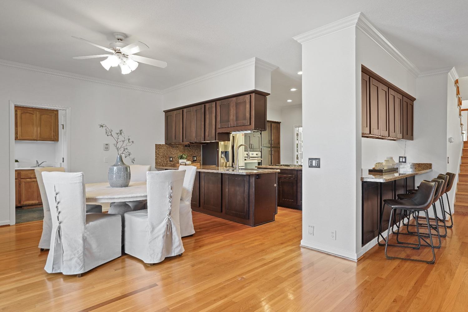 Detail Gallery Image 6 of 33 For 7749 El Douro Dr, Sacramento,  CA 95831 - 4 Beds | 3 Baths