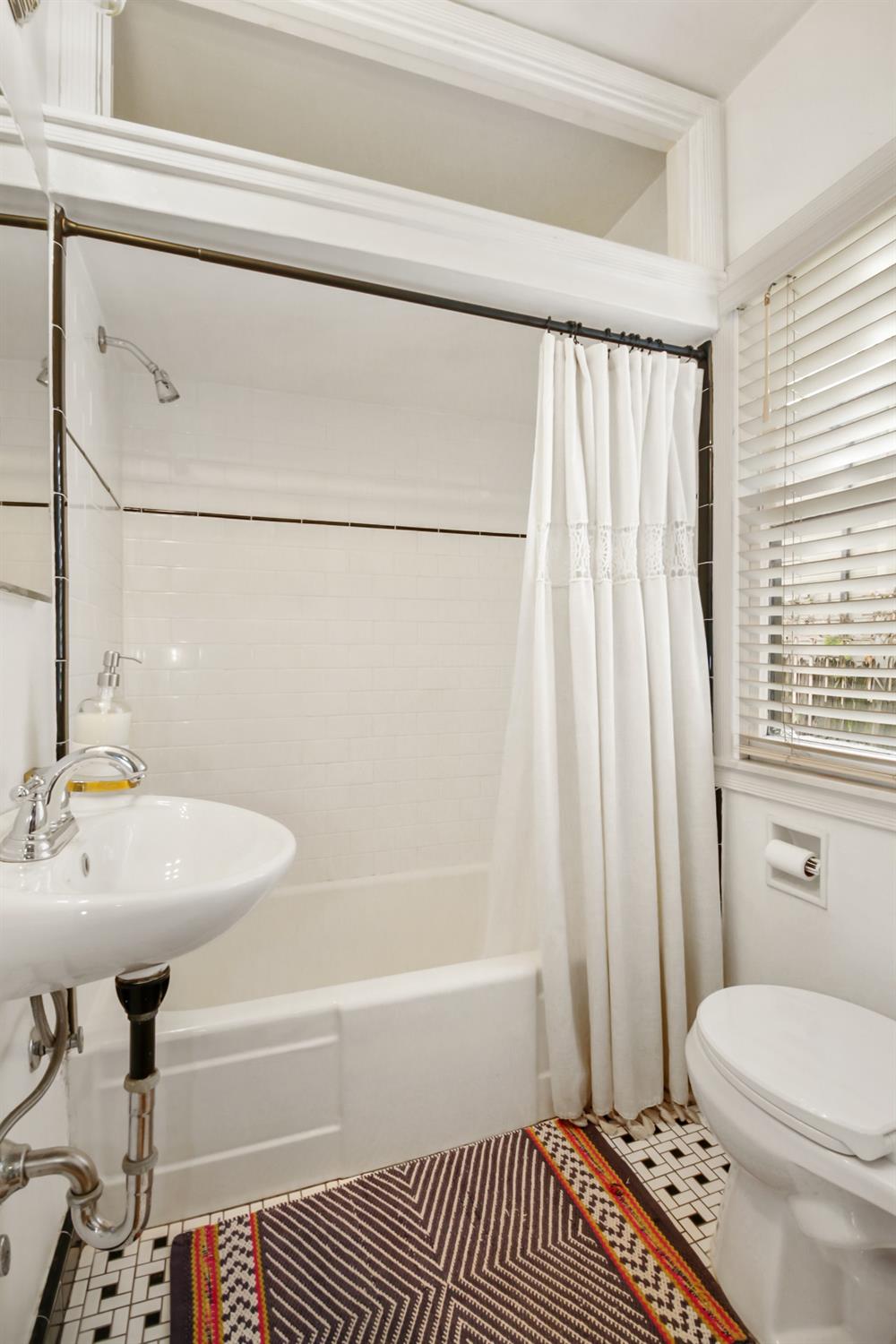 27Th Street, Sacramento, CA, 95816-3706