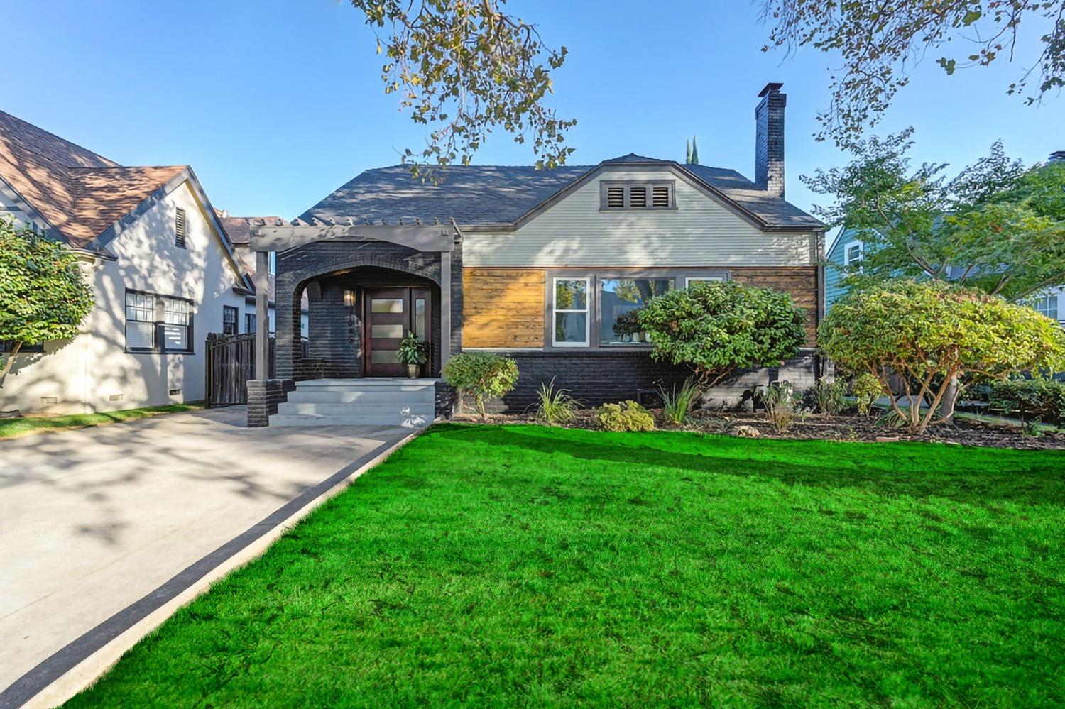 Detail Gallery Image 1 of 36 For 1045 35th St, Sacramento,  CA 95816 - 3 Beds | 2 Baths