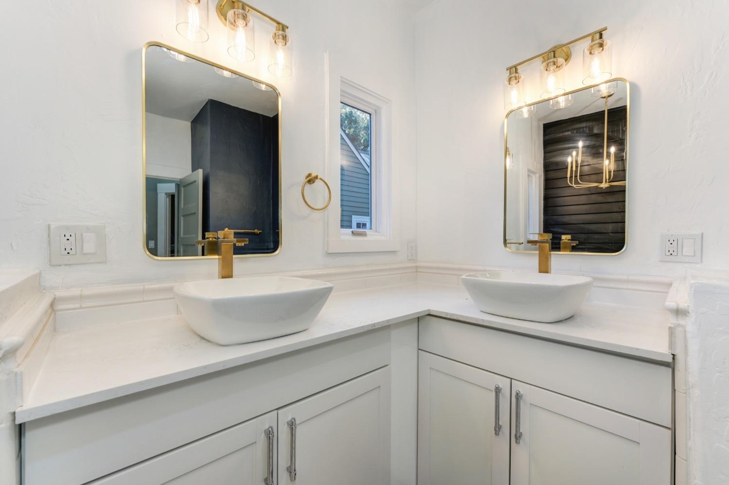 Detail Gallery Image 23 of 36 For 1045 35th St, Sacramento,  CA 95816 - 3 Beds | 2 Baths