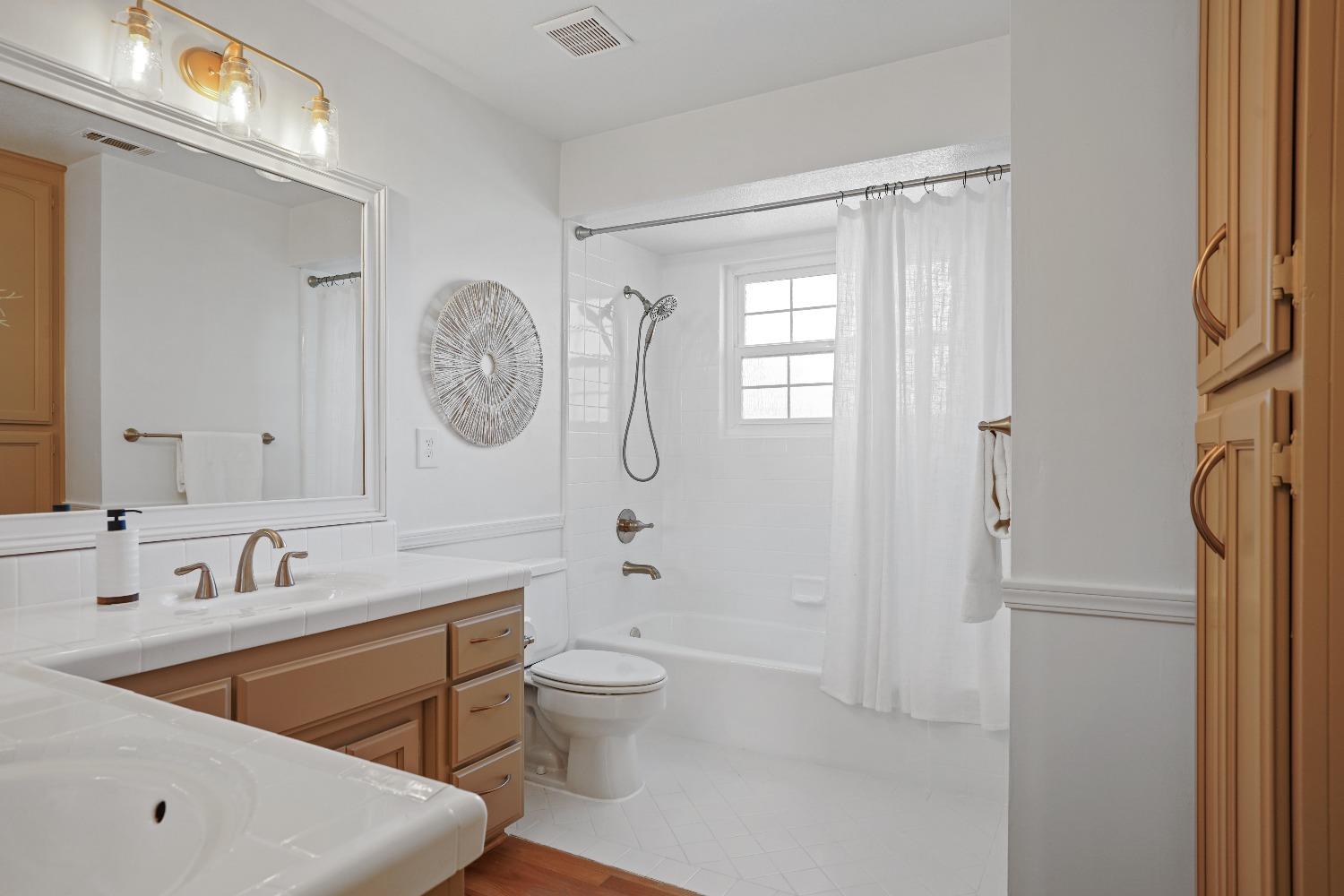 Detail Gallery Image 21 of 33 For 7749 El Douro Dr, Sacramento,  CA 95831 - 4 Beds | 3 Baths