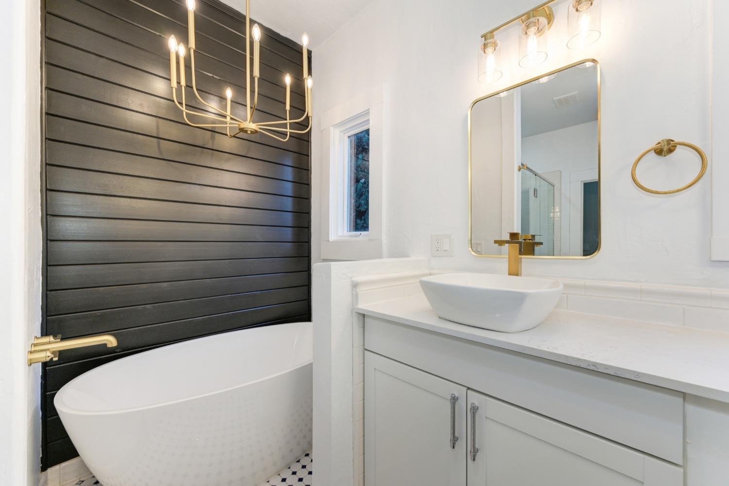 Detail Gallery Image 24 of 36 For 1045 35th St, Sacramento,  CA 95816 - 3 Beds | 2 Baths