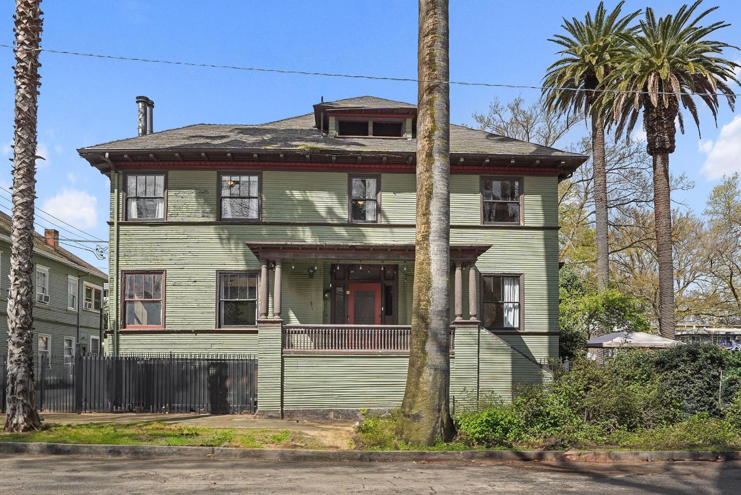 Detail Gallery Image 1 of 1 For 2230 Capitol Ave, Sacramento,  CA 95816 - 4 Beds | 2 Baths