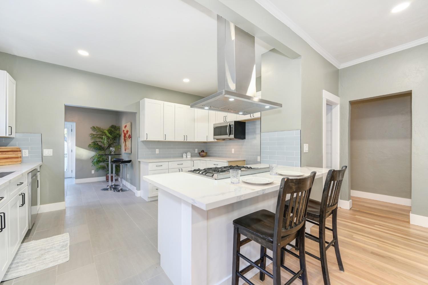 Detail Gallery Image 7 of 36 For 1045 35th St, Sacramento,  CA 95816 - 3 Beds | 2 Baths