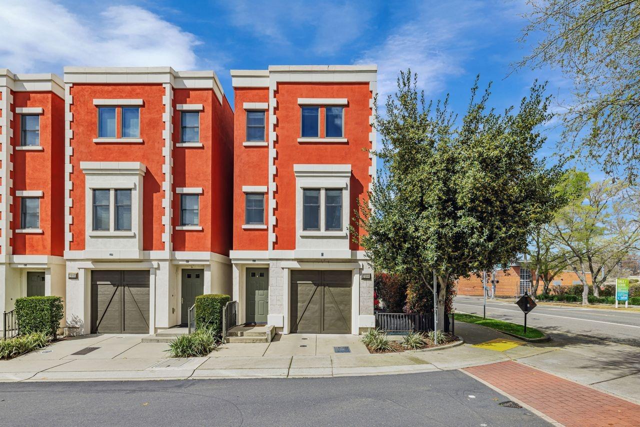 2004 20TH STREET, SACRAMENTO, CA 95818 