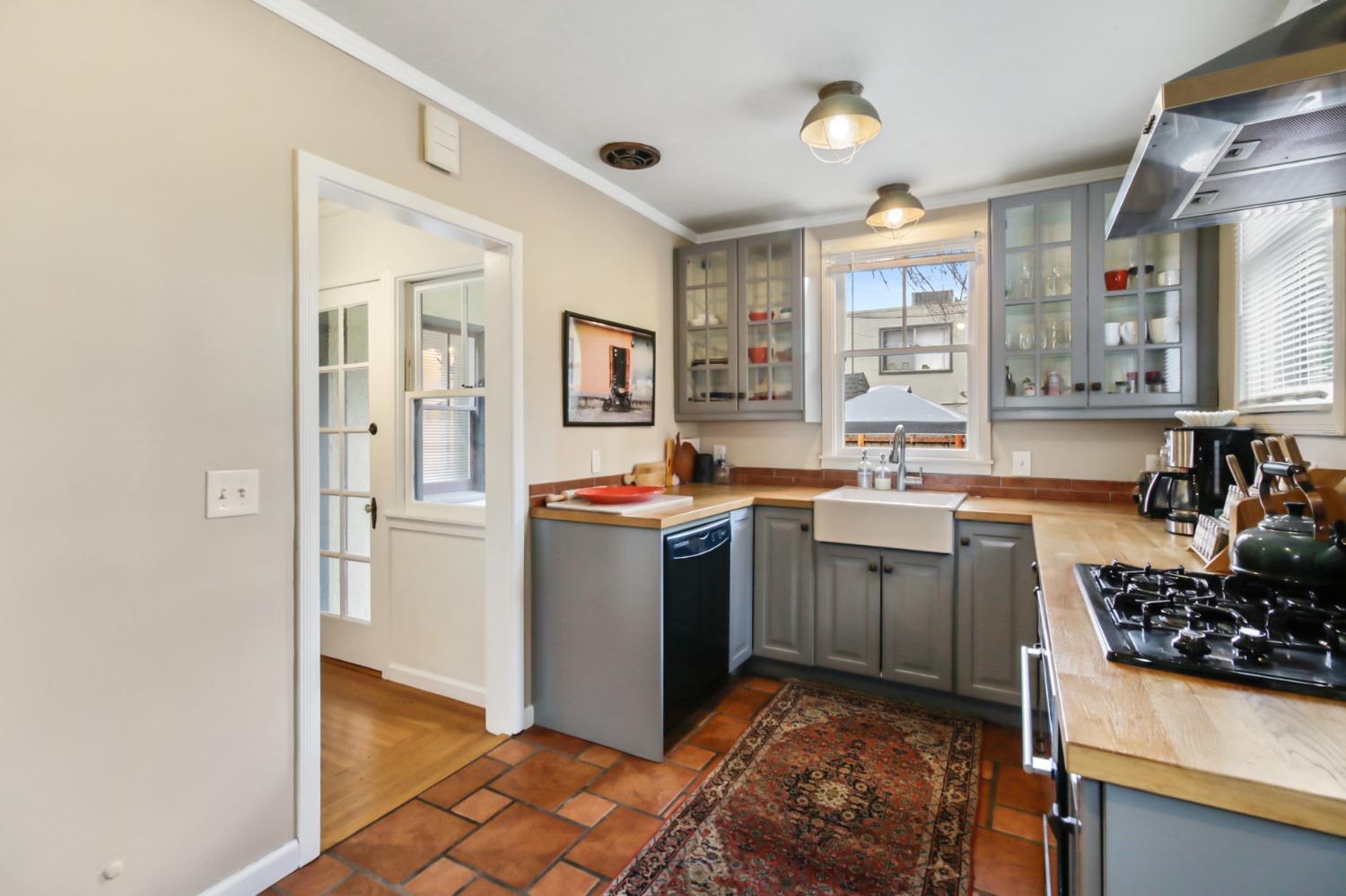 27Th Street, Sacramento, CA, 95816-3706