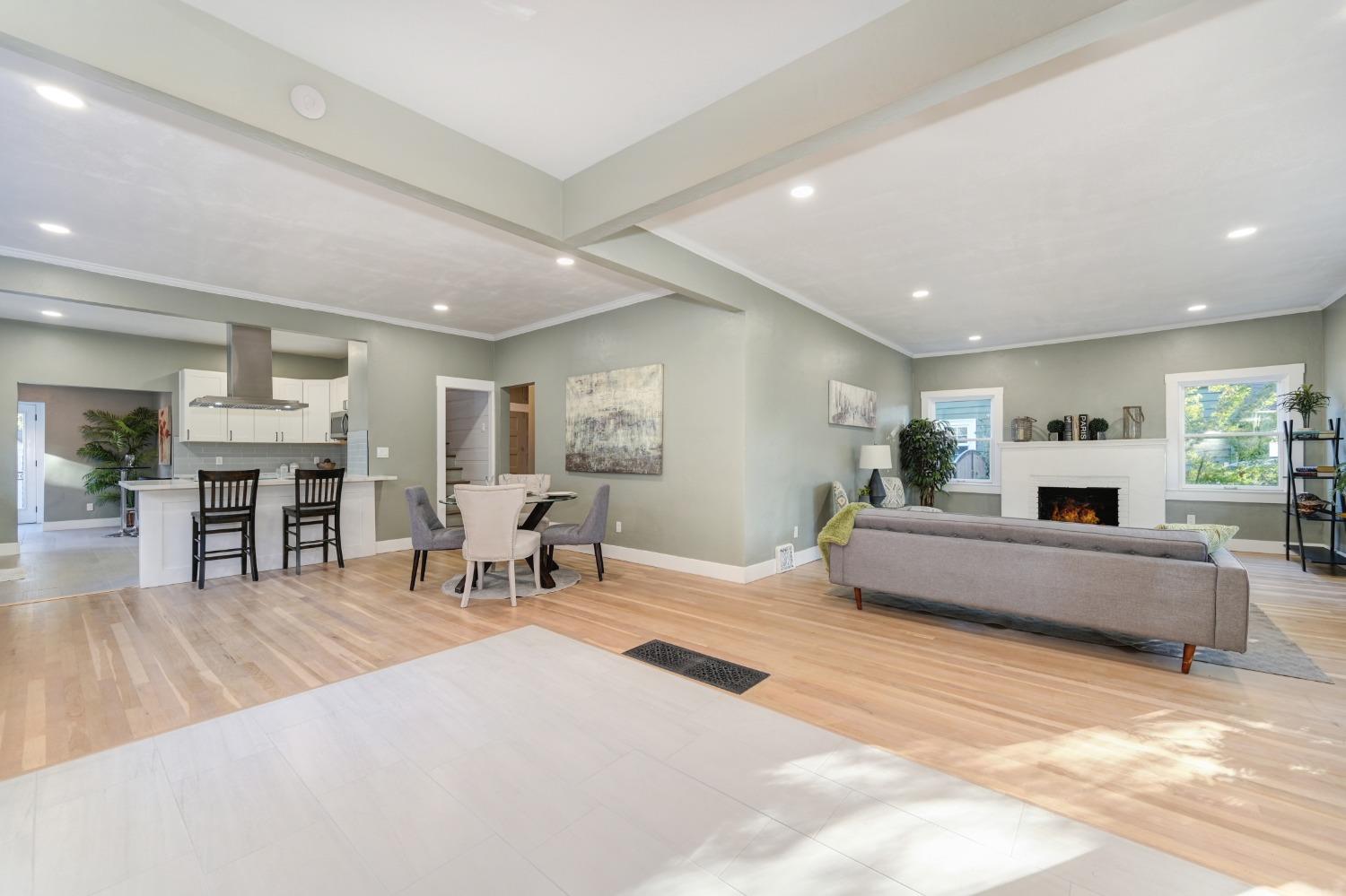 Detail Gallery Image 10 of 36 For 1045 35th St, Sacramento,  CA 95816 - 3 Beds | 2 Baths