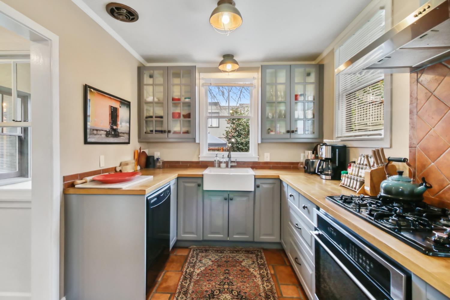 27Th Street, Sacramento, CA, 95816-3706