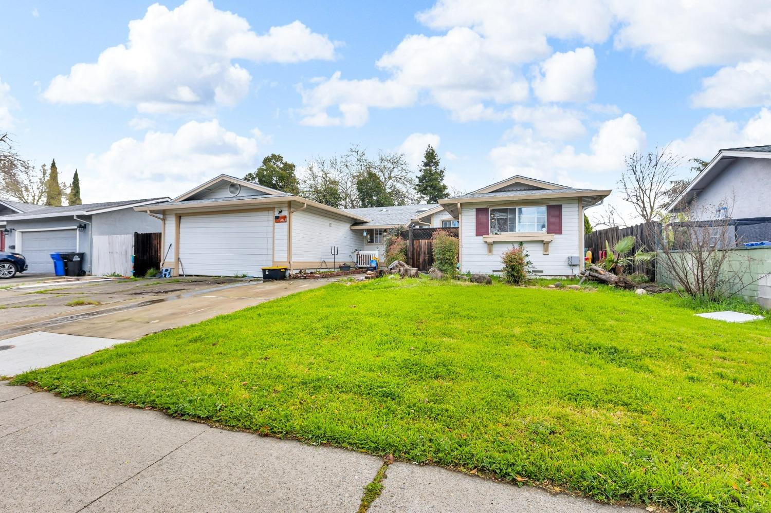 Los Torres Drive, Elk Grove CA 95624