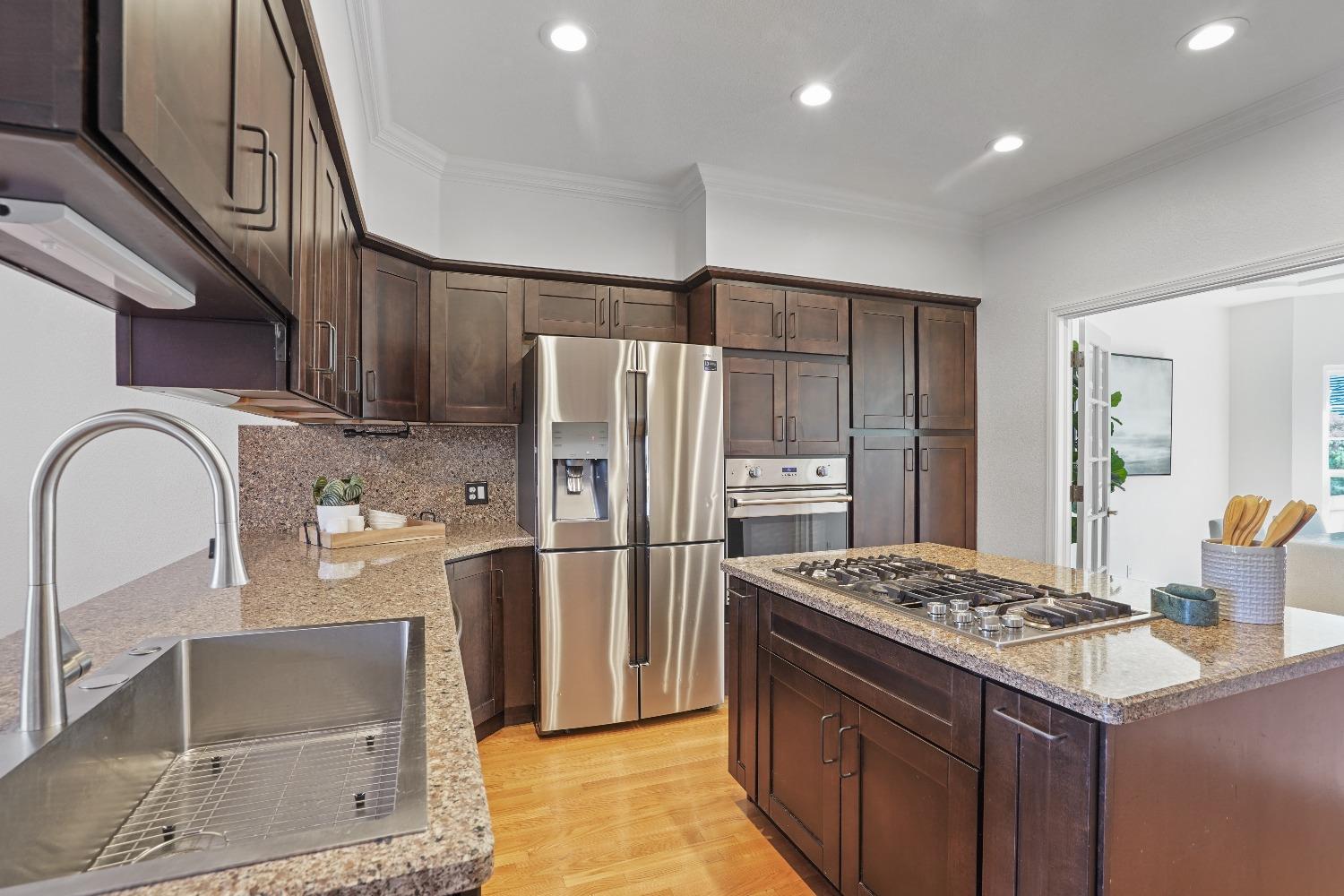 Detail Gallery Image 8 of 33 For 7749 El Douro Dr, Sacramento,  CA 95831 - 4 Beds | 3 Baths