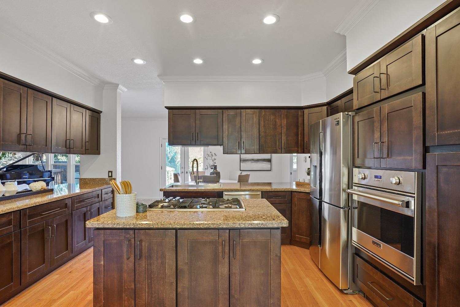 Detail Gallery Image 9 of 33 For 7749 El Douro Dr, Sacramento,  CA 95831 - 4 Beds | 3 Baths