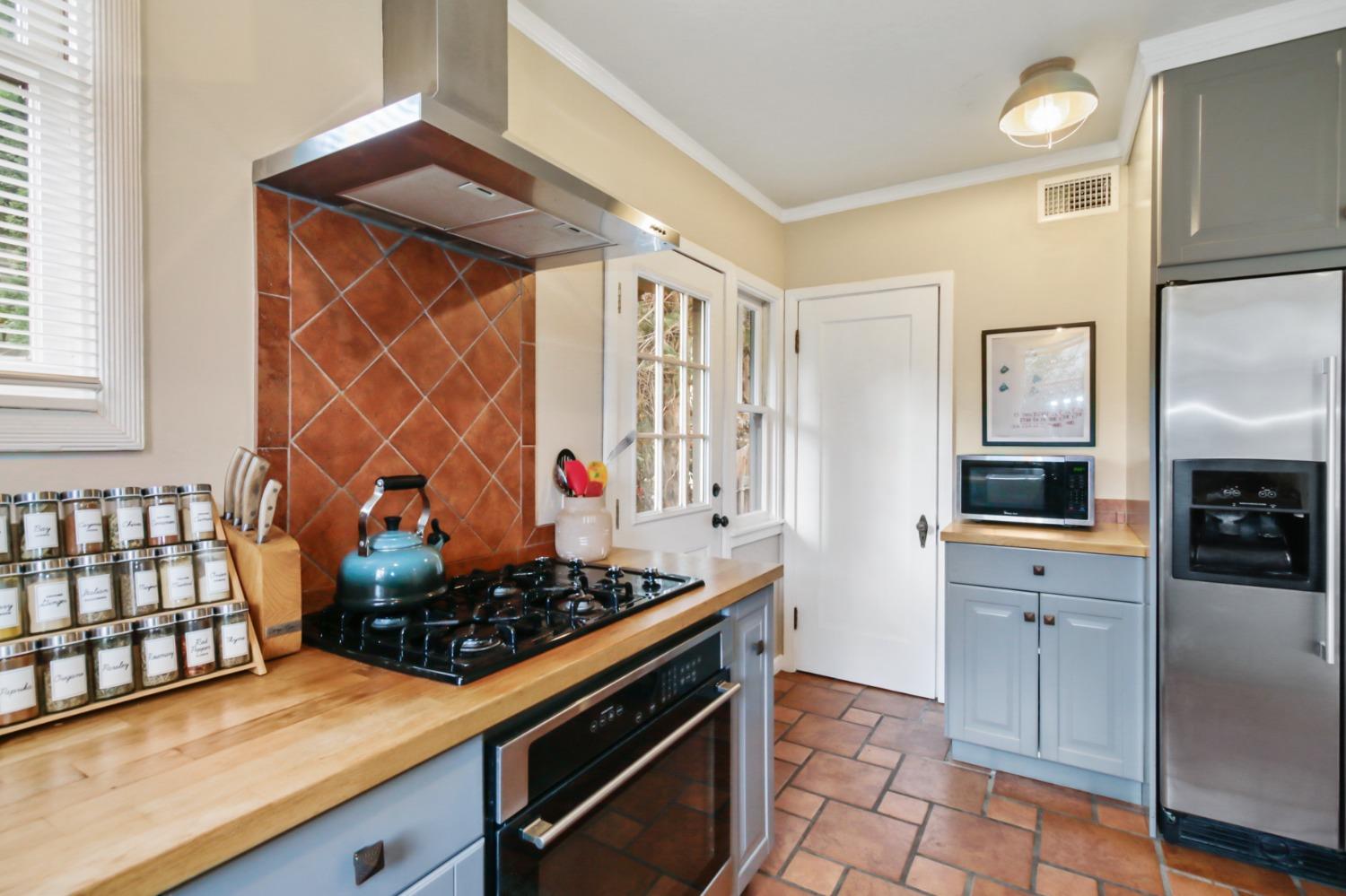 27Th Street, Sacramento, CA, 95816-3706