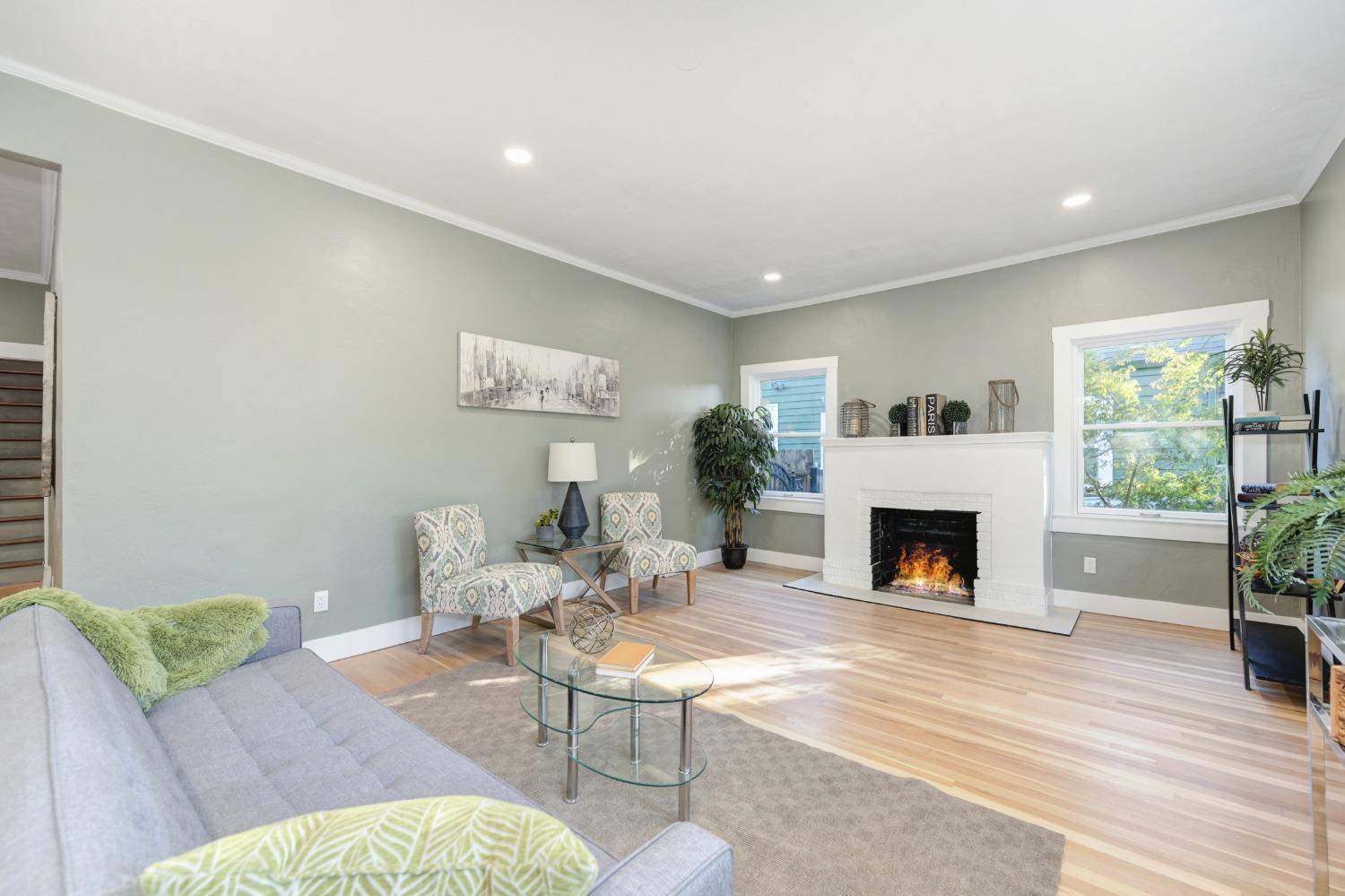 Detail Gallery Image 11 of 36 For 1045 35th St, Sacramento,  CA 95816 - 3 Beds | 2 Baths