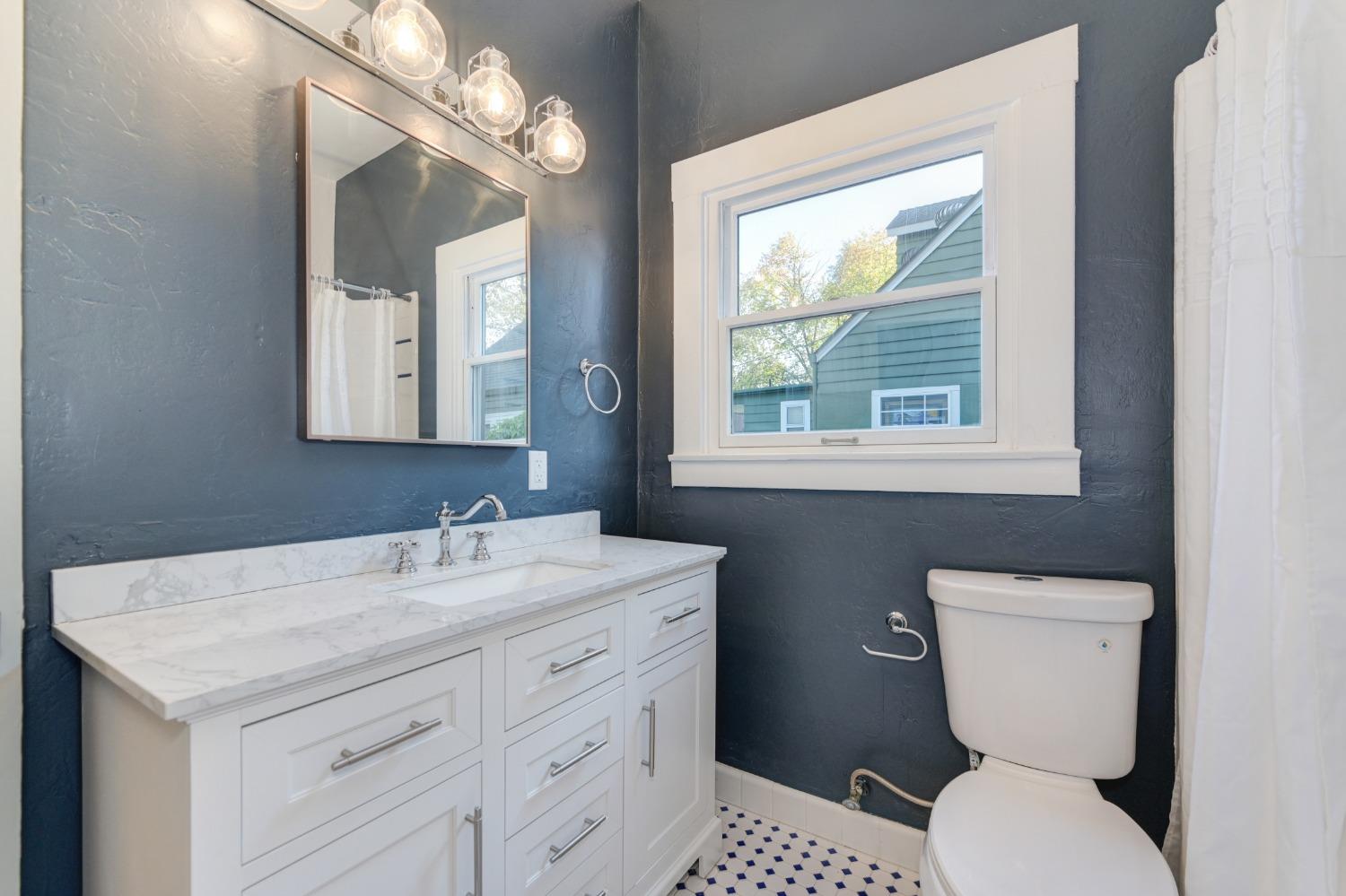 Detail Gallery Image 28 of 36 For 1045 35th St, Sacramento,  CA 95816 - 3 Beds | 2 Baths