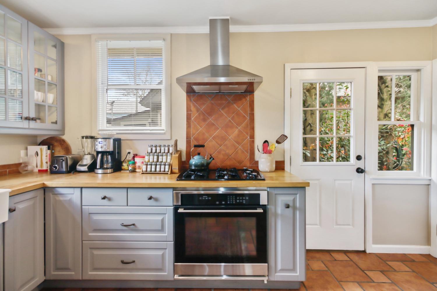 27Th Street, Sacramento, CA, 95816-3706
