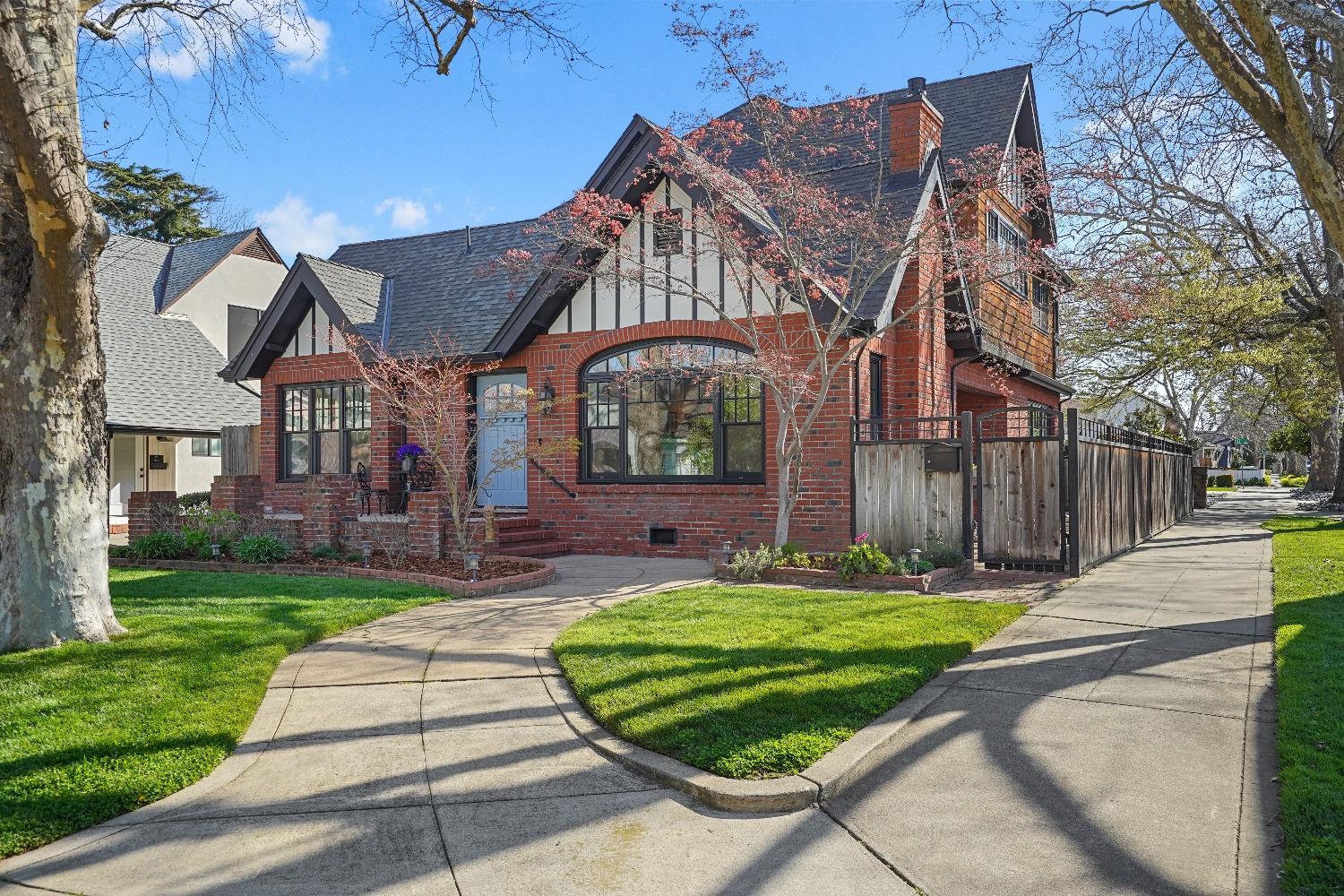 Detail Gallery Image 1 of 1 For 741 36th St, Sacramento,  CA 95816 - 4 Beds | 3 Baths