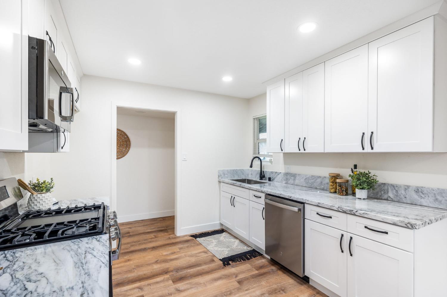 Detail Gallery Image 8 of 40 For 7645 22nd St, Sacramento,  CA 95832 - 4 Beds | 2 Baths