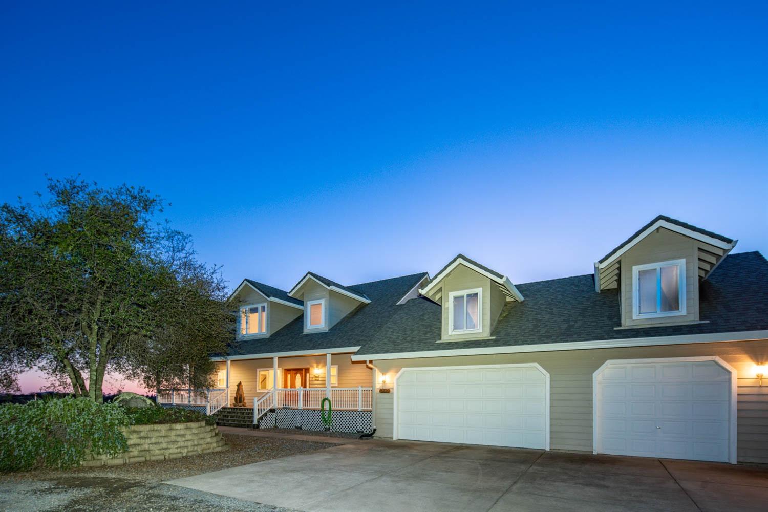 Detail Gallery Image 4 of 88 For 2661 Mountain Oak, Rescue,  CA 95672 - 3 Beds | 3 Baths
