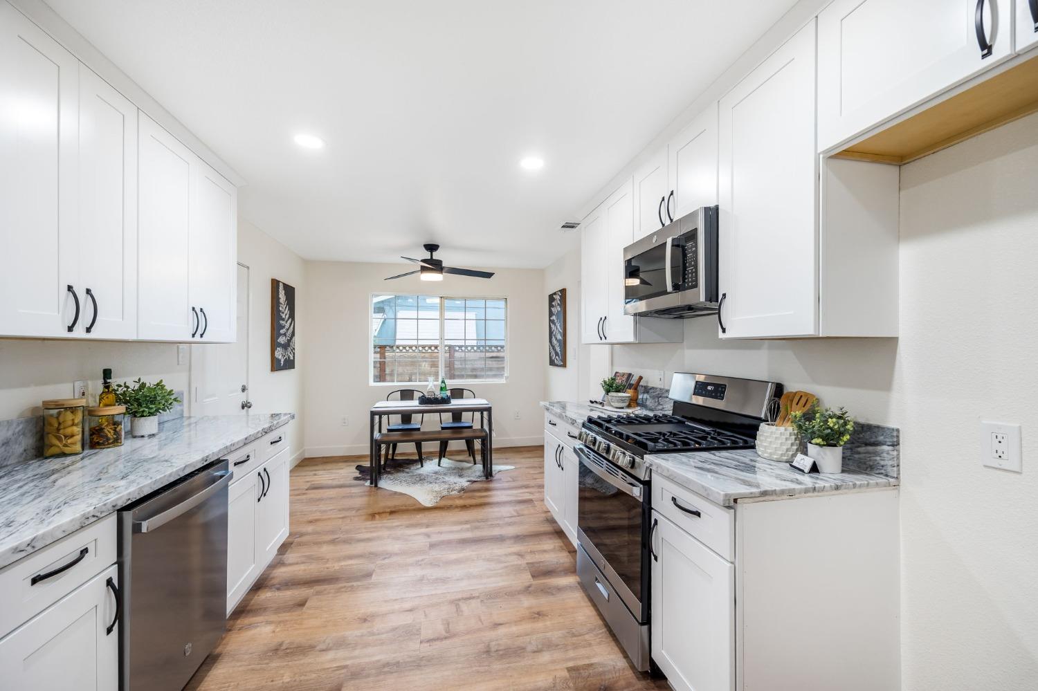 Detail Gallery Image 11 of 40 For 7645 22nd St, Sacramento,  CA 95832 - 4 Beds | 2 Baths
