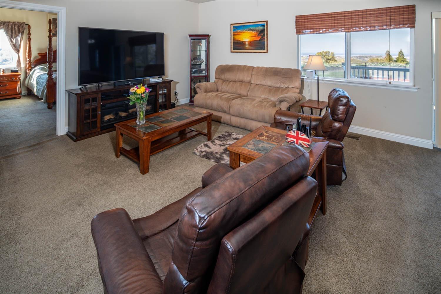 Detail Gallery Image 26 of 88 For 2661 Mountain Oak, Rescue,  CA 95672 - 3 Beds | 3 Baths