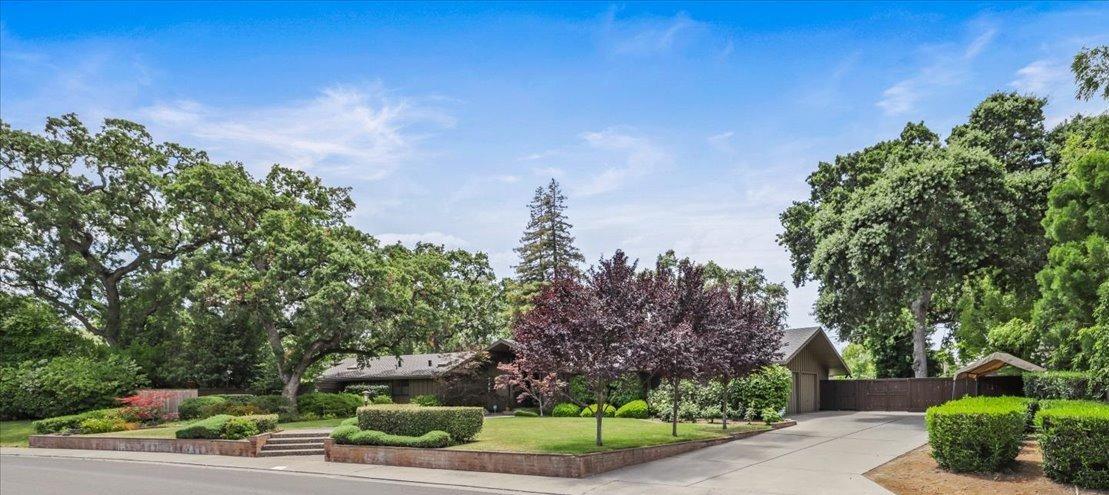 Detail Gallery Image 4 of 89 For 7209 Woodside Dr, Stockton,  CA 95207 - 4 Beds | 2/1 Baths