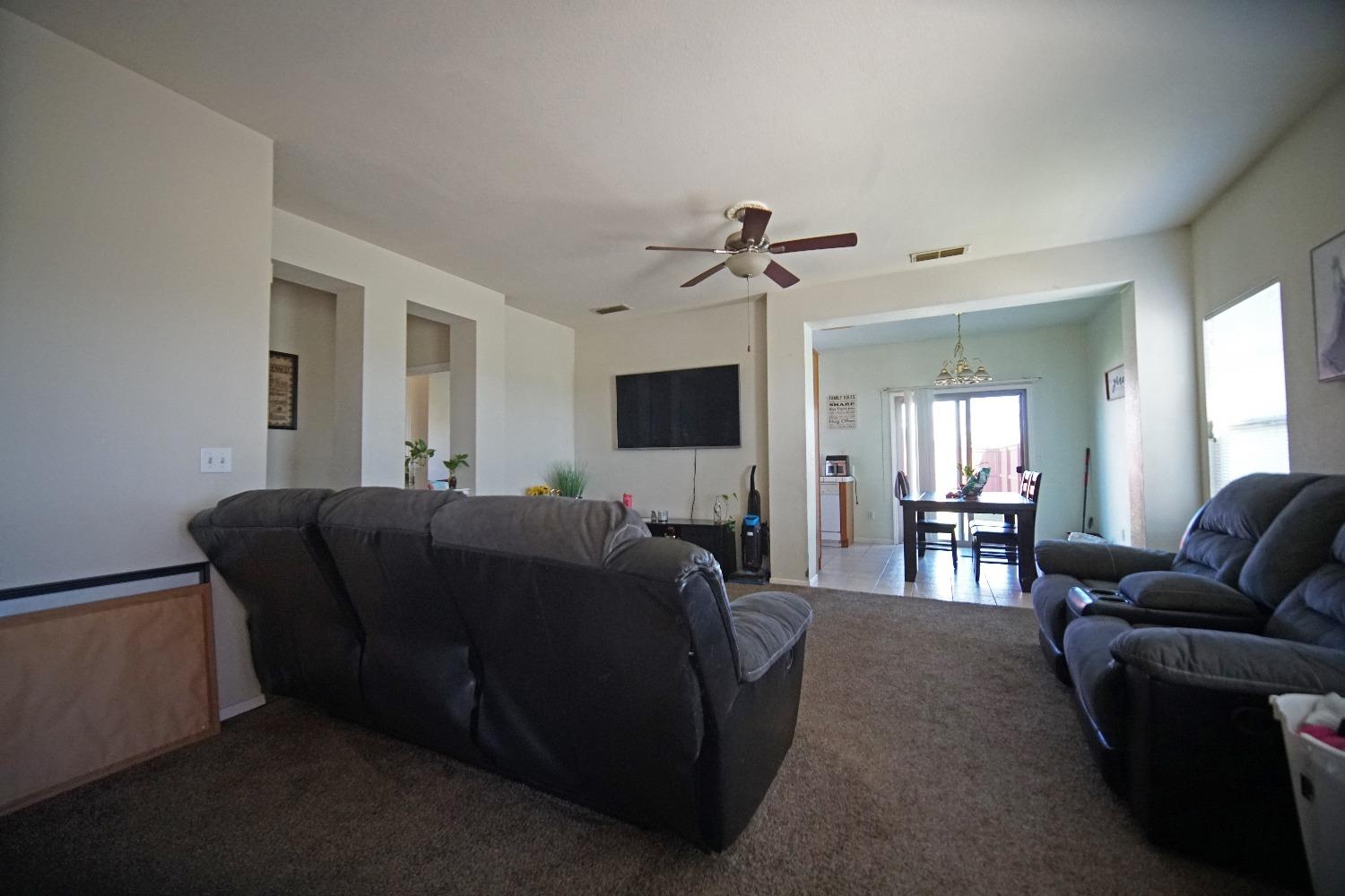 Detail Gallery Image 5 of 16 For 7969 Tantura Way, Sacramento,  CA 95832 - 3 Beds | 2 Baths