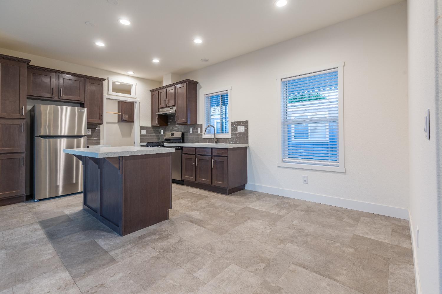 Detail Gallery Image 7 of 12 For 2307 Oakdale Rd 43, Modesto,  CA 95355 - 2 Beds | 2 Baths