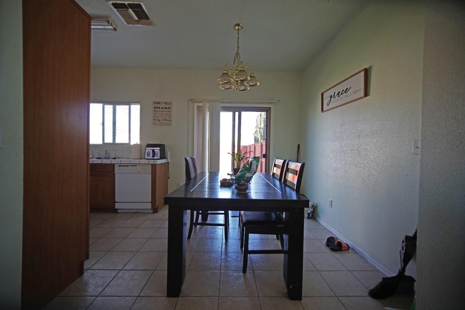 Detail Gallery Image 7 of 16 For 7969 Tantura Way, Sacramento,  CA 95832 - 3 Beds | 2 Baths