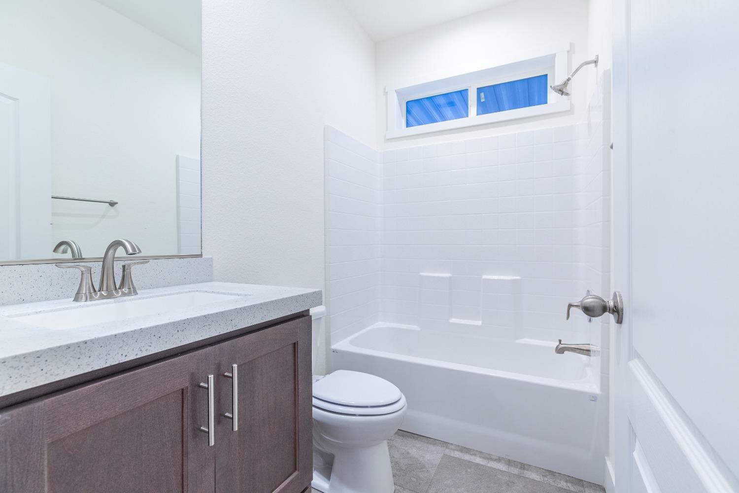 Detail Gallery Image 3 of 12 For 2307 Oakdale Rd 43, Modesto,  CA 95355 - 2 Beds | 2 Baths