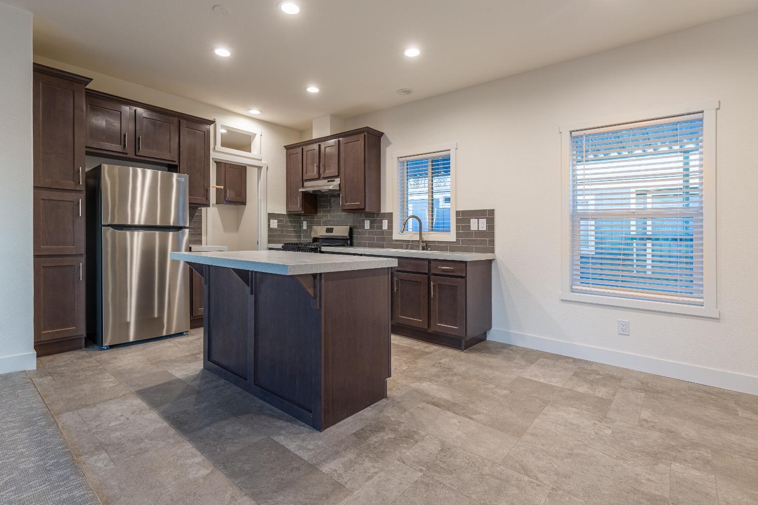 Detail Gallery Image 5 of 12 For 2307 Oakdale Rd 43, Modesto,  CA 95355 - 2 Beds | 2 Baths