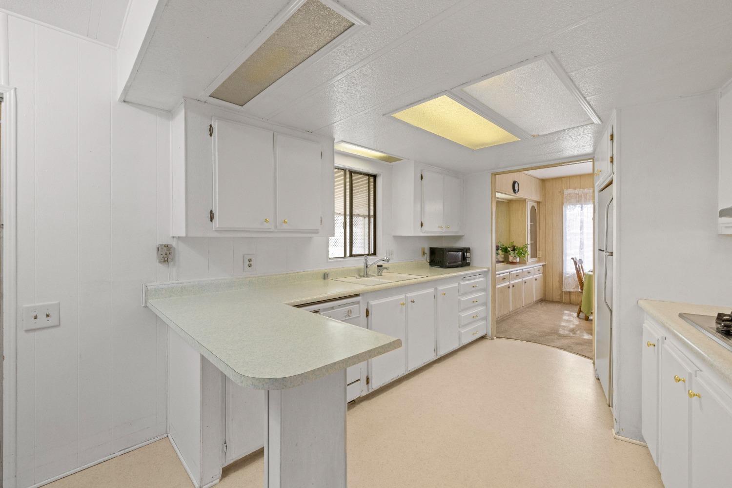 Detail Gallery Image 14 of 27 For 3116 Tory Ln, Sacramento,  CA 95827 - 2 Beds | 2 Baths