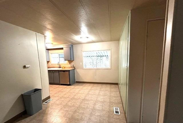 Detail Gallery Image 9 of 19 For 232 Madera Dr, Lodi,  CA 95240 - 3 Beds | 2 Baths