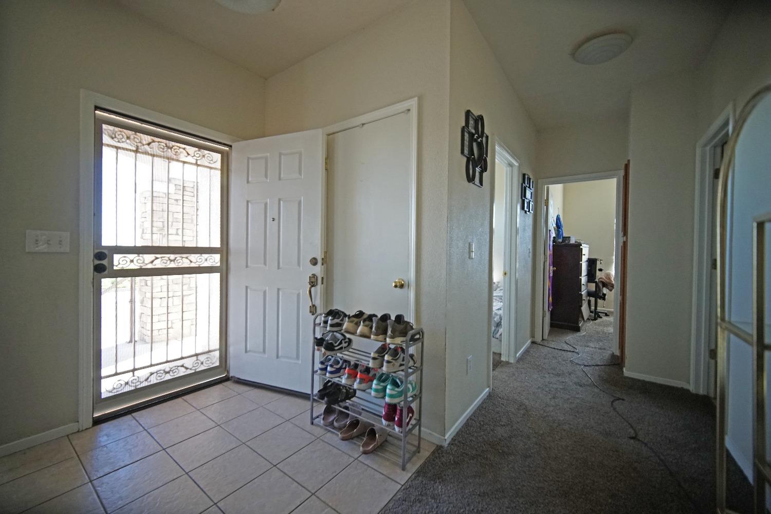 Detail Gallery Image 4 of 16 For 7969 Tantura Way, Sacramento,  CA 95832 - 3 Beds | 2 Baths