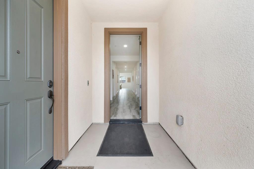 Summer Holly Way, Sacramento, California image 6