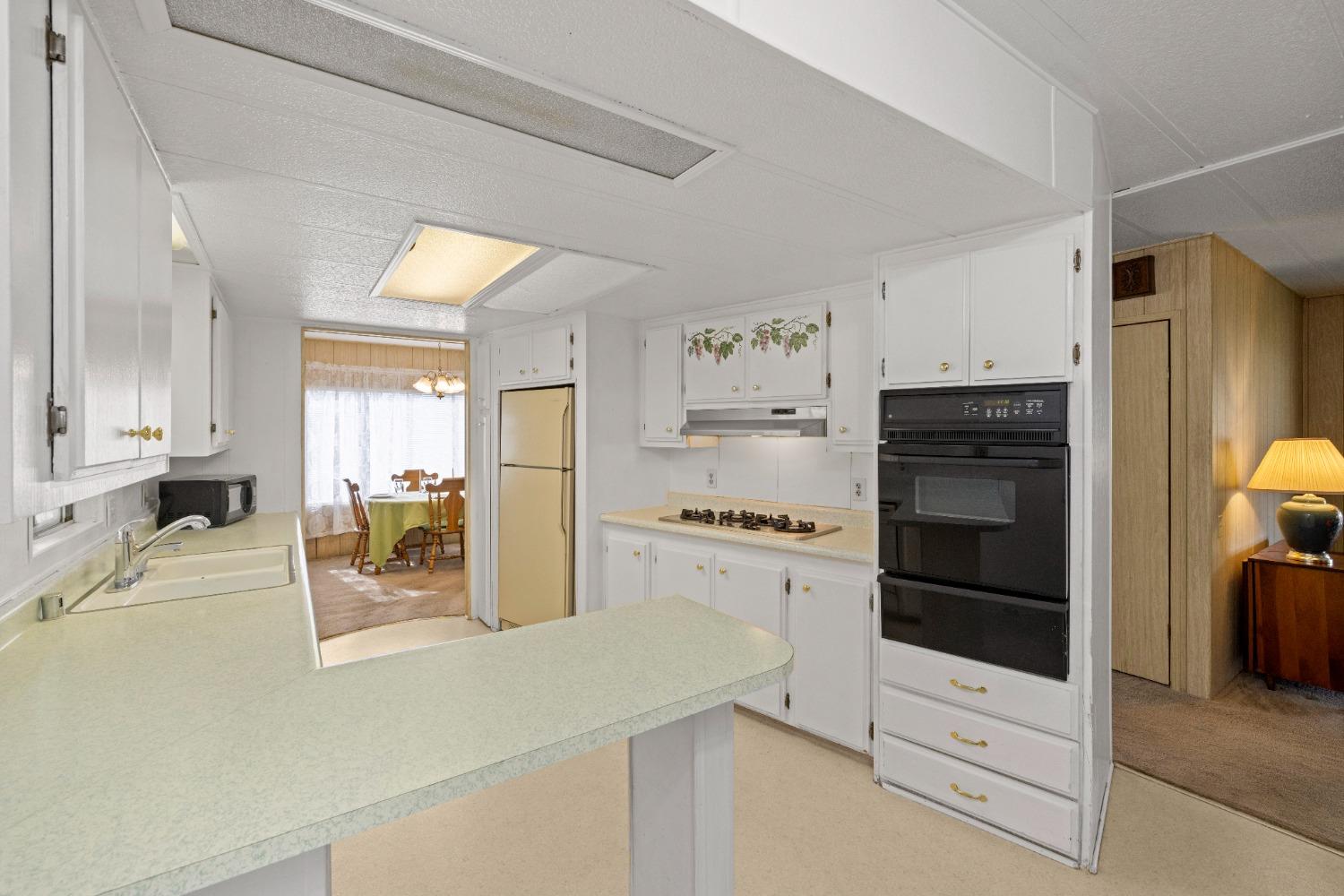 Detail Gallery Image 15 of 27 For 3116 Tory Ln, Sacramento,  CA 95827 - 2 Beds | 2 Baths