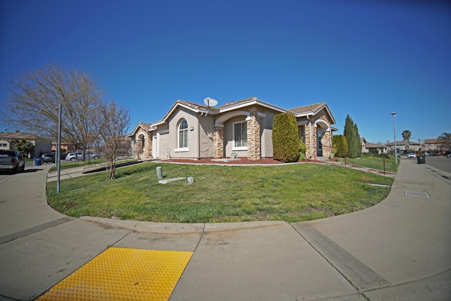 Detail Gallery Image 2 of 16 For 7969 Tantura Way, Sacramento,  CA 95832 - 3 Beds | 2 Baths