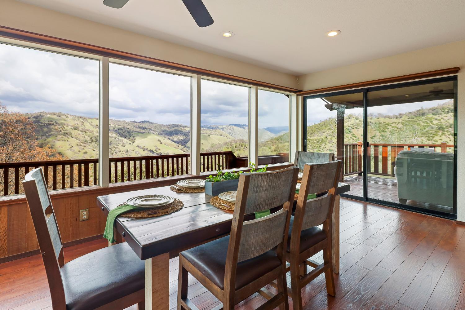 Detail Gallery Image 4 of 86 For 8812 Miwok Trl, Mokelumne Hill,  CA 95245 - 3 Beds | 4 Baths