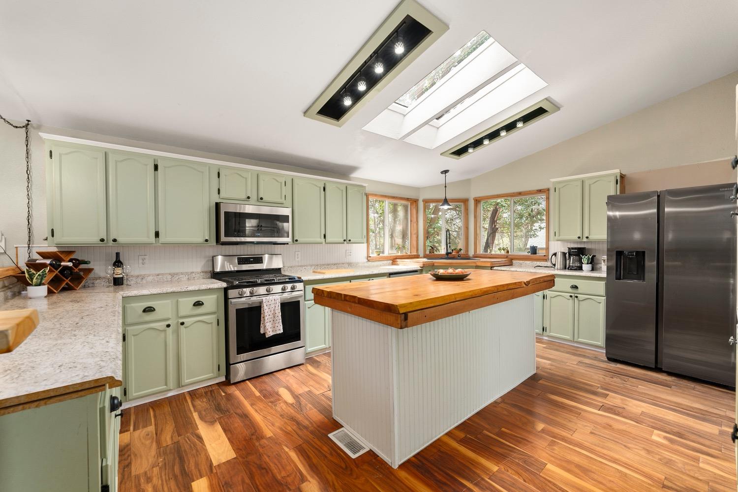 Detail Gallery Image 11 of 83 For 5279 Crestline Dr, Foresthill,  CA 95631 - 3 Beds | 2 Baths