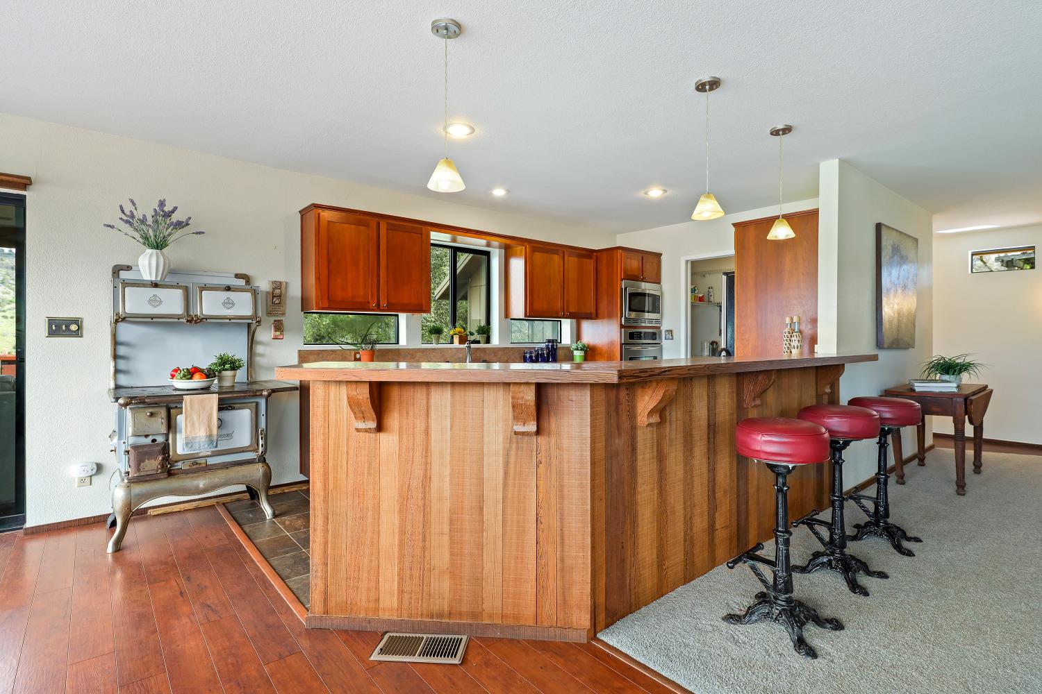 Detail Gallery Image 21 of 86 For 8812 Miwok Trl, Mokelumne Hill,  CA 95245 - 3 Beds | 4 Baths