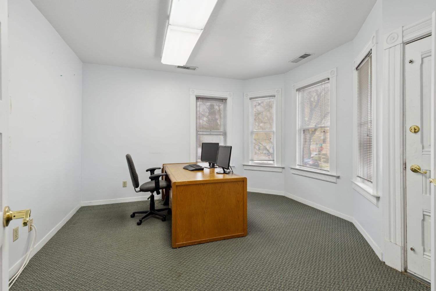 Detail Gallery Image 16 of 19 For 1823 11th St, Sacramento,  CA 95811 - – Beds | – Baths