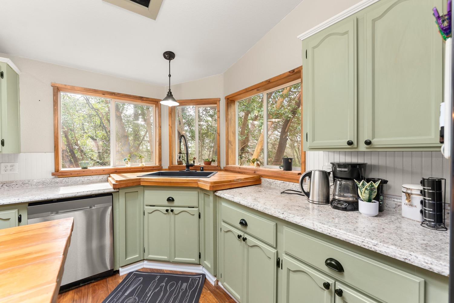 Detail Gallery Image 14 of 83 For 5279 Crestline Dr, Foresthill,  CA 95631 - 3 Beds | 2 Baths