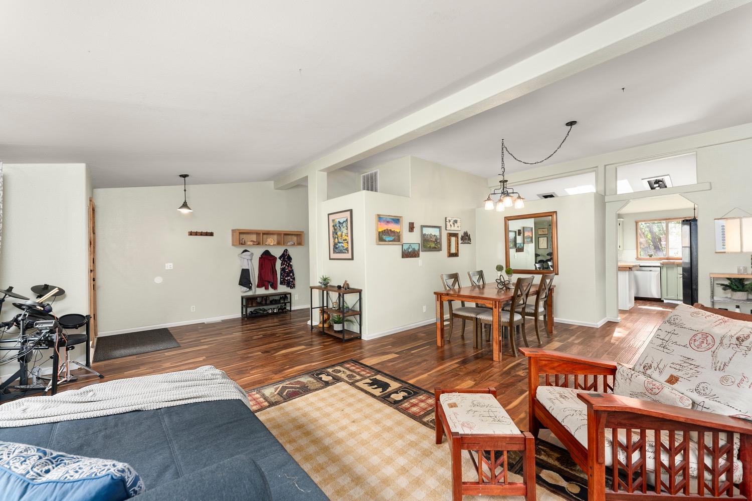Detail Gallery Image 7 of 83 For 5279 Crestline Dr, Foresthill,  CA 95631 - 3 Beds | 2 Baths