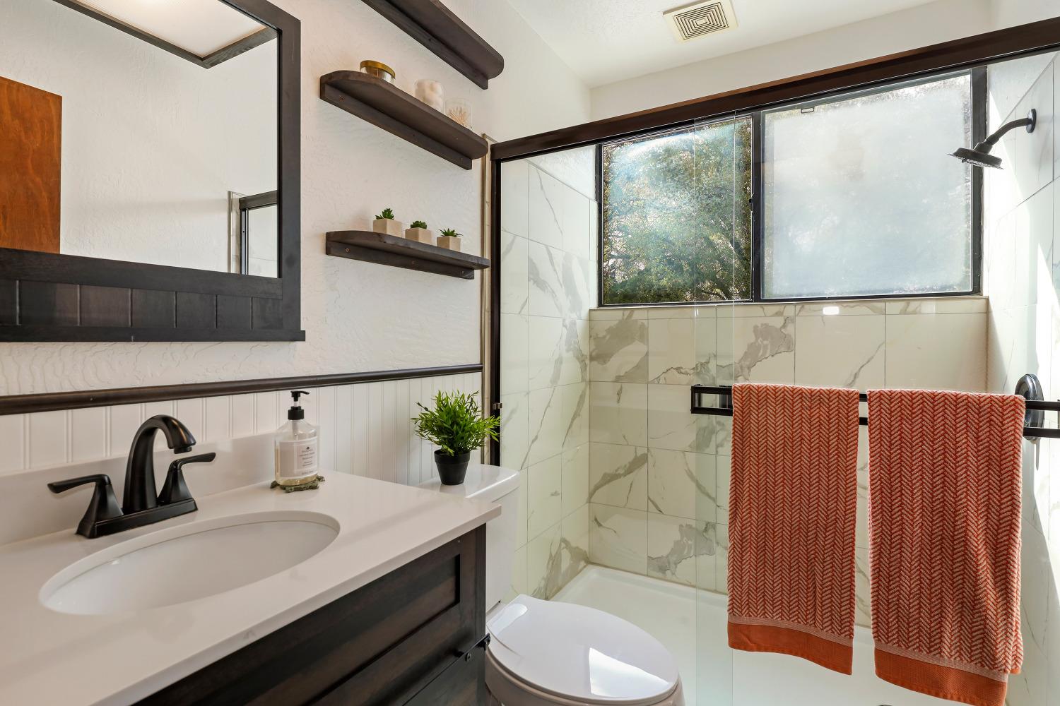 Detail Gallery Image 27 of 86 For 8812 Miwok Trl, Mokelumne Hill,  CA 95245 - 3 Beds | 4 Baths