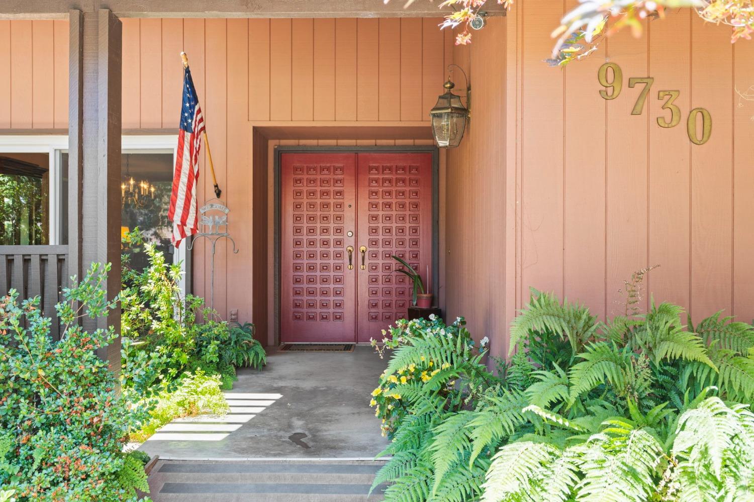 Mira Del Rio Drive, Sacramento, California image 5